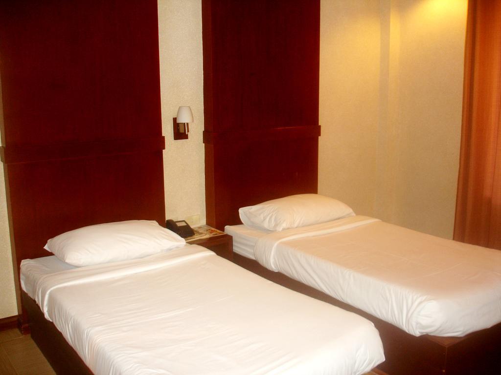 Roxas Midtown Hotel Стая снимка