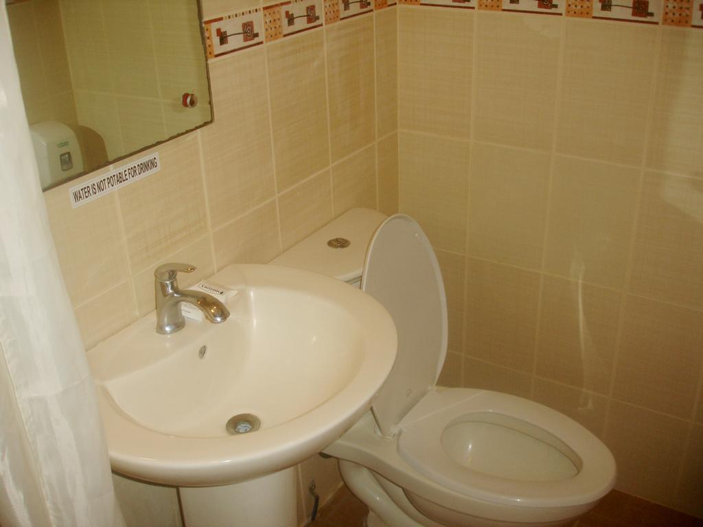 Roxas Midtown Hotel Стая снимка