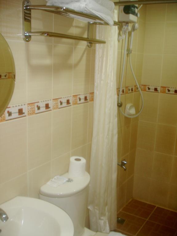 Roxas Midtown Hotel Стая снимка