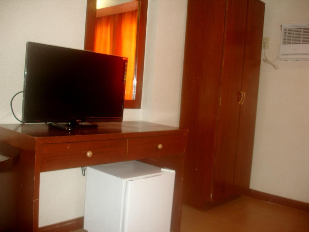 Roxas Midtown Hotel Стая снимка