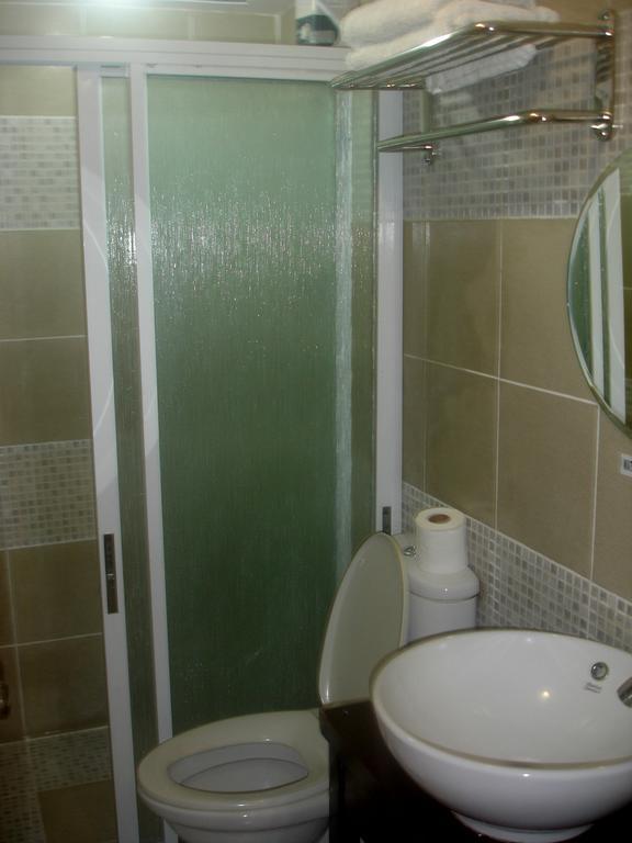 Roxas Midtown Hotel Стая снимка