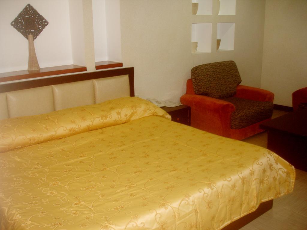 Roxas Midtown Hotel Стая снимка
