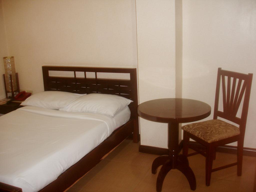 Roxas Midtown Hotel Екстериор снимка