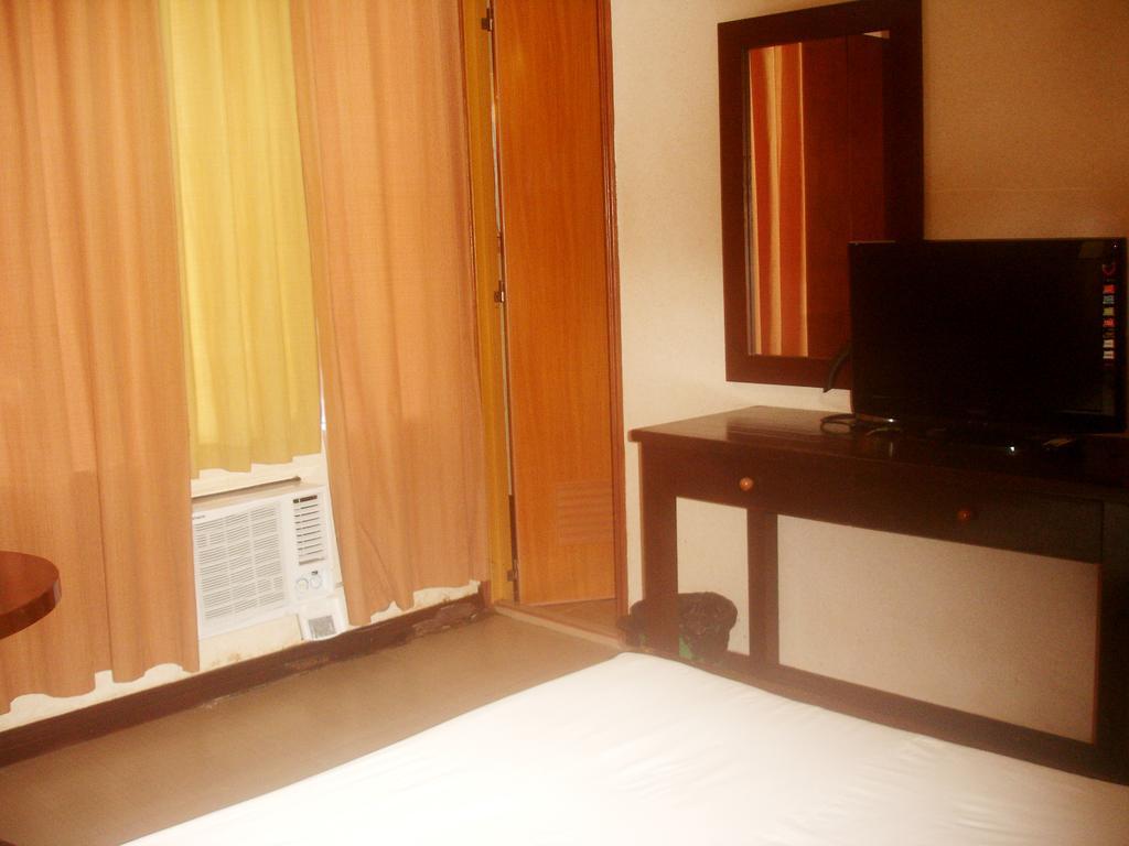 Roxas Midtown Hotel Екстериор снимка